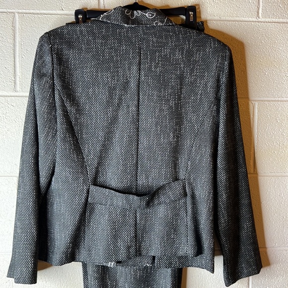 Very nice Black two piece pant suit size 14 by Sag Harbor in hounds tooth print. - Picture 5 of 12